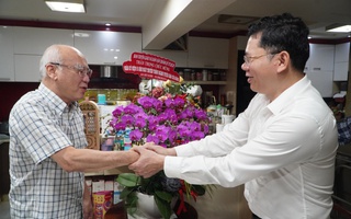 Thăm, chúc mừng nguyên lãnh đạo Ban Tuyên giáo và Dân vận Thành ủy TP HCM