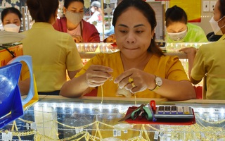 Giá vàng hôm nay, 1-8: Tiếp tục lao dốc