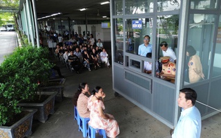 Phí đăng ký ô tô lần đầu ở TP HCM mới là 20 triệu đồng