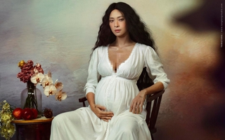 "Đả nữ" Ngô Thanh Vân chụp ảnh bầu kiểu cổ điển
