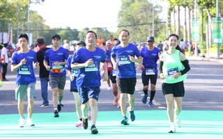 Phó Bí thư Thành ủy Cần Thơ tham gia giải chạy quy mô quốc tế