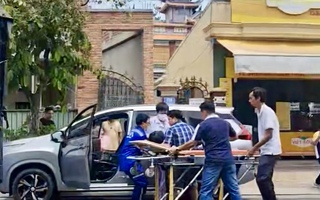 CLIP: Một tài xế bị đột quỵ khi đang lái xe ở TP HCM