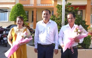 2 cán bộ của Trung tâm Phục vụ hành chính công ở Tây Ninh được người dân khen hết lời