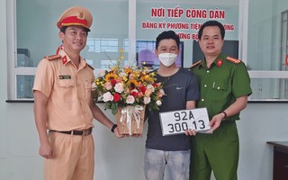 Người dân Đà Nẵng bấm ngẫu nhiên để được cấp biển số xe 92 hoặc 43