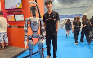 Cận cảnh robot hình người biểu diễn tại iTECH EXPO 2025
