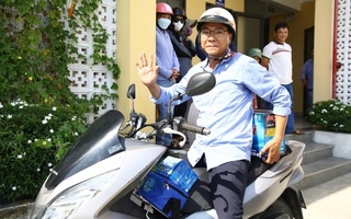 "Cùng ngư dân thắp sáng đèn trên biển" đến với ngư dân Huế