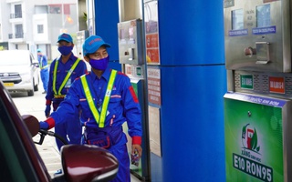 Ngày đầu bán xăng E10, nhiều khách hàng ở Hải Phòng tin tưởng sử dụng