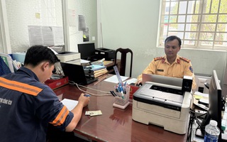 Từ phản ánh qua đường dây nóng, CSGT TP HCM mời 1 tài xế làm việc