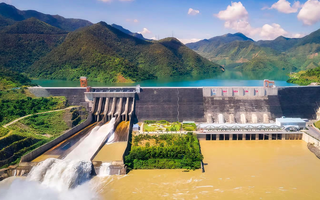 Nhà máy thủy điện lớn nhất Việt Nam sắp mở 1 cửa xả lũ