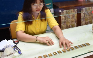 Giá vàng hôm nay 11-8: Vàng miếng SJC đảo chiều, rớt khỏi đỉnh lịch sử