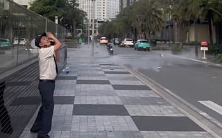 Vì sao một thanh niên ném 3 bình nước loại 21 lít từ tầng 26 xuống đất?