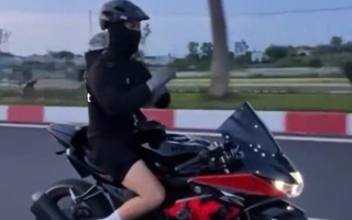 CSGT TP HCM đưa ra thông điệp nóng sau hàng loạt thanh niên "làm xiếc" trên đường