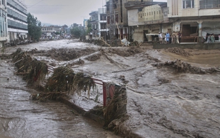 Lũ quét, sạt lở gây thiệt hại kinh hoàng ở Pakistan, Ấn Độ