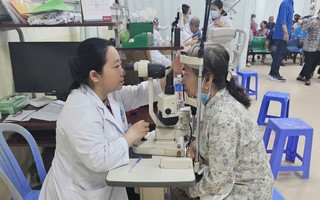 Bệnh viện Đa khoa khu vực Hóc Môn bắt đầu tiếp nhận đăng ký mổ mắt miễn phí cho người cao tuổi 