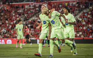 Lamine Yamal tỏa sáng, Barcelona đại thắng Mallorca 3-0 gây tranh cãi