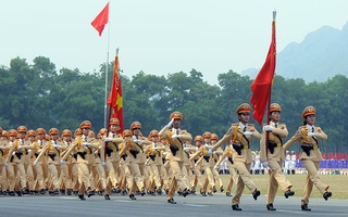 Những bàn chân lặng lẽ...