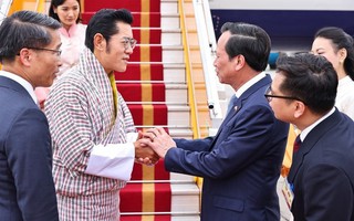 Quốc vương Bhutan đến Hà Nội, bắt đầu thăm Việt Nam