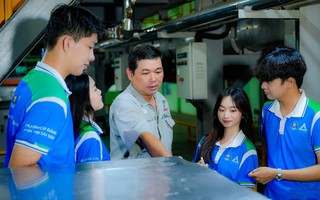 Học nhóm ngành dịch vụ, sinh viên có việc làm ngay trong lúc thực tập