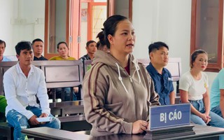 Một phụ nữ đâm trọng thương 2 người đàn ông