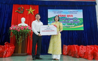 Trao tặng 76 suất quà, trị giá hơn 260 triệu đồng cho các gia đình chính sách
