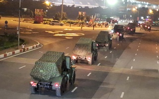 VIDEO: Xe pháo quân sự cơ động về trung tâm Hà Nội làm nhiệm vụ A80