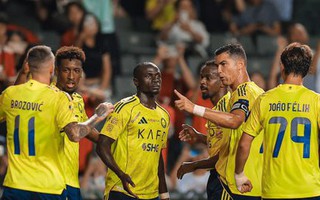 Đội của Ronaldo thắng 2-1, dù chỉ có 10 người trên sân
