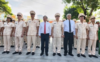 Chủ tịch UBND TP HCM Nguyễn Văn Được, Trung tướng Mai Hoàng dự nhiều chương trình ngày 19-8