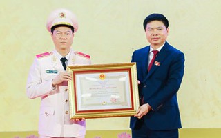 Giám đốc Công an tỉnh Ninh Bình được trao tặng Huân chương Chiến công