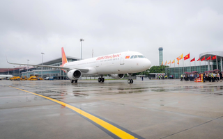 2 máy bay mới của Sun PhuQuoc Airways nối đuôi nhau hạ cánh xuống Nội Bài
