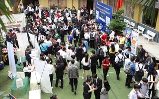 Các doanh nghiệp lớn "săn đầu người" tại STHC Career Day 2025