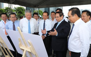 Thủ tướng Phạm Minh Chính kiểm tra thực địa nơi dự kiến xây dựng trung tâm tài chính quốc tế