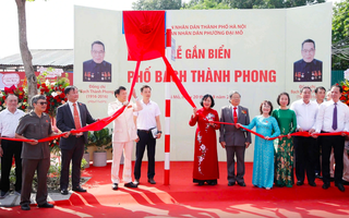 Bộ trưởng Bộ Công an, Bí thư Hà Nội gắn biển tên phố Lê Giản và phố Bạch Thành Phong