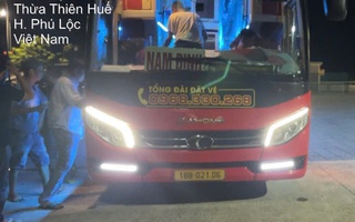 Kiểm tra xe khách có dấu hiệu nghi vấn, CSGT ghi nhận hình ảnh bất ngờ