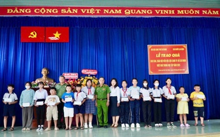 Hội Cựu CAND TP HCM và Báo Người Lao Động đồng hành cùng con em hội viên trong mùa tựu trường