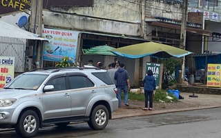 Con trai chủ quán đâm gục khách nhậu
