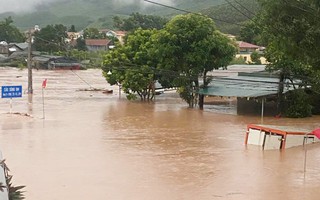 Nước lũ tràn vào nhiều nhà dân ở Bắc Ninh