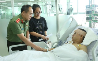 Khởi tố vụ án 2 nam thanh niên tông đại úy công an