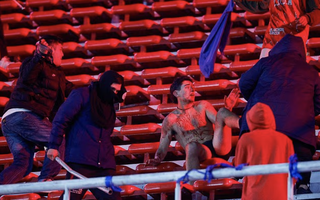 300 CĐV đội khách bị bắt, trận đấu Copa Sudamericana bị hủy bỏ vì bạo loạn