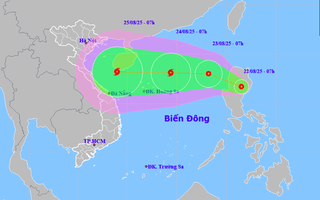 Hình thành áp thấp nhiệt đới sát Biển Đông, dự báo mạnh lên thành bão