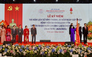 Bệnh viện 105 tuổi nhận Huân chương Lao động hạng Nhất
