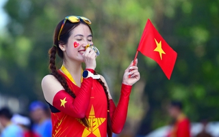 Hạnh phúc dưới bóng Quốc kỳ