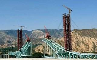 Trung Quốc: Đứt cáp công trình cầu đường sắt bắc qua Hoàng Hà, nhiều người chết và mất tích