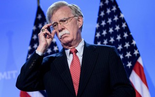 Cựu cố vấn của ông Donald Trump bị khám nhà, FBI ẩn ý "không ai đứng trên pháp luật"