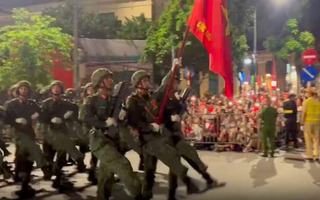 VIDEO: Thượng uý Lê Hoàng Hiệp cùng Khối Tác chiến điện tử tổng hợp luyện tối 24-8