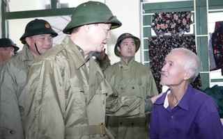 Thủ tướng: Chuẩn bị lực lượng, trực thăng sơ tán dân khỏi vùng nguy hiểm trong bão số 5