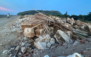 Rác thải "bủa vây" đặc khu Lý Sơn