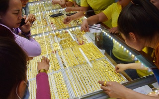 Giá vàng hôm nay 27-8: Bật tăng mạnh mẽ