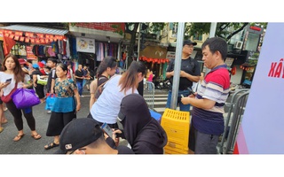 Người dân ngã ngửa vì giá ghế nhựa, chai nước lọc trong ngày sơ duyệt diễu binh, diễu hành