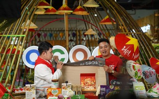 Sản phẩm yêu nước đắt hàng trên livestream, bán ra 50 ngàn đơn hàng