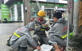 Người Viettel xuyên đêm khắc phục sự cố, đảm bảo thông tin liên lạc thông suốt cho khách hàng
